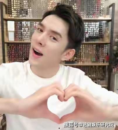 吃瓜娱乐圈八卦王一博,娱乐圈的瓜田明星,揭秘他的成长与蜕变 第2张 吃瓜娱乐圈八卦王一博,娱乐圈的瓜田明星,揭秘他的成长与蜕变 第2张